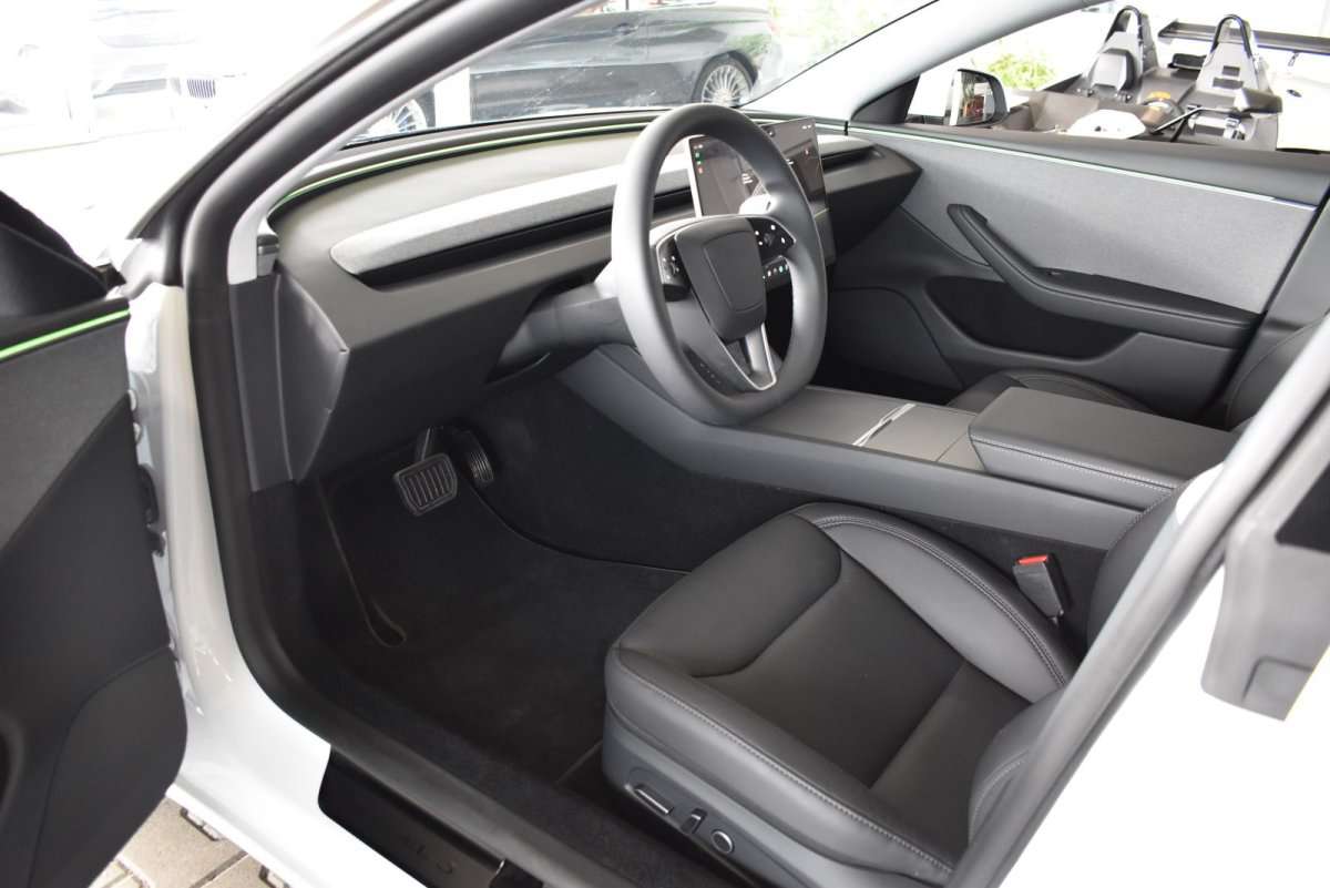 Fahrzeugbild eines TESLA Model 3