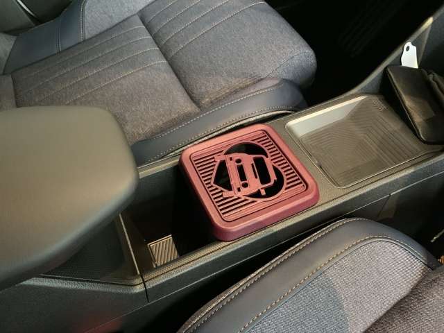 Fahrzeugbild eines Renault 4 E-TECH