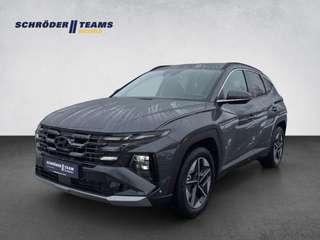 Schräge Frontansicht auf einen Hyundai Tucson , freigestellt