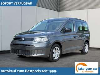 Schräge Frontansicht auf einen Volkswagen Caddy , freigestellt