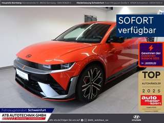 Schräge Frontansicht auf einen Hyundai IONIQ 5 , freigestellt