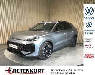Schräge Frontansicht auf einen Volkswagen T-Roc , freigestellt