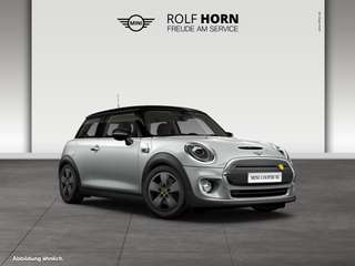 Schräge Frontansicht auf einen MINI COOPER SE , freigestellt