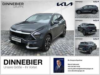 Schräge Frontansicht auf einen Kia Sportage , freigestellt