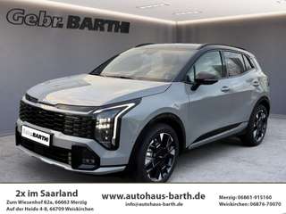 Schräge Frontansicht auf einen Kia Sportage , freigestellt
