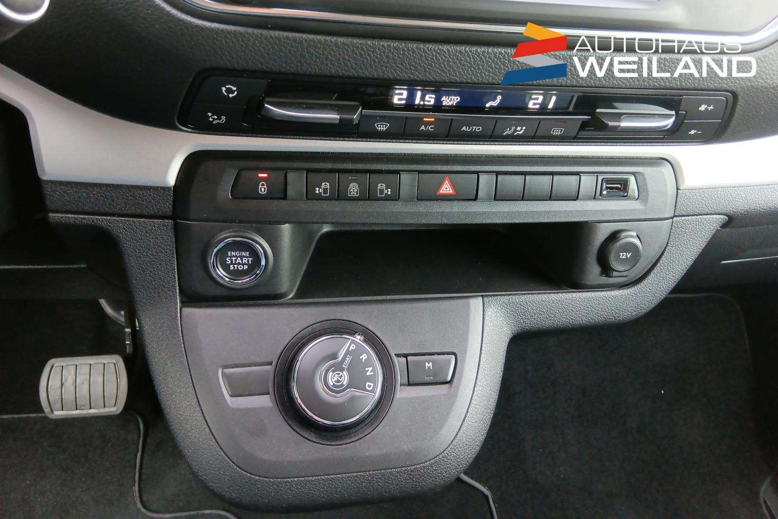 Fahrzeugbild eines Peugeot Traveller