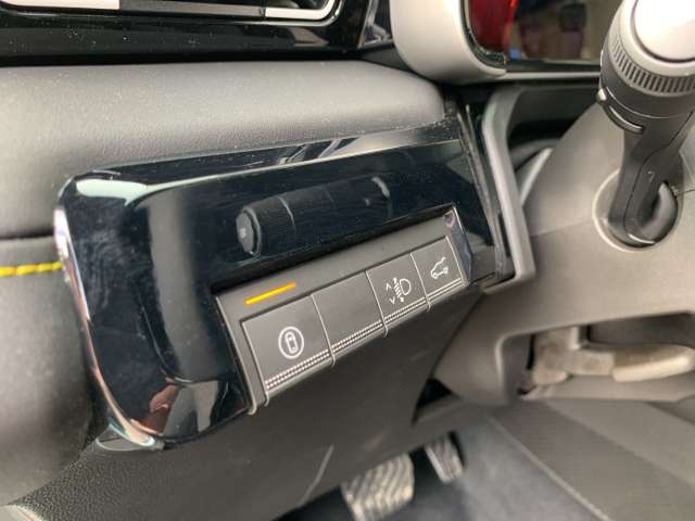 Fahrzeugbild eines Renault 4 E-TECH