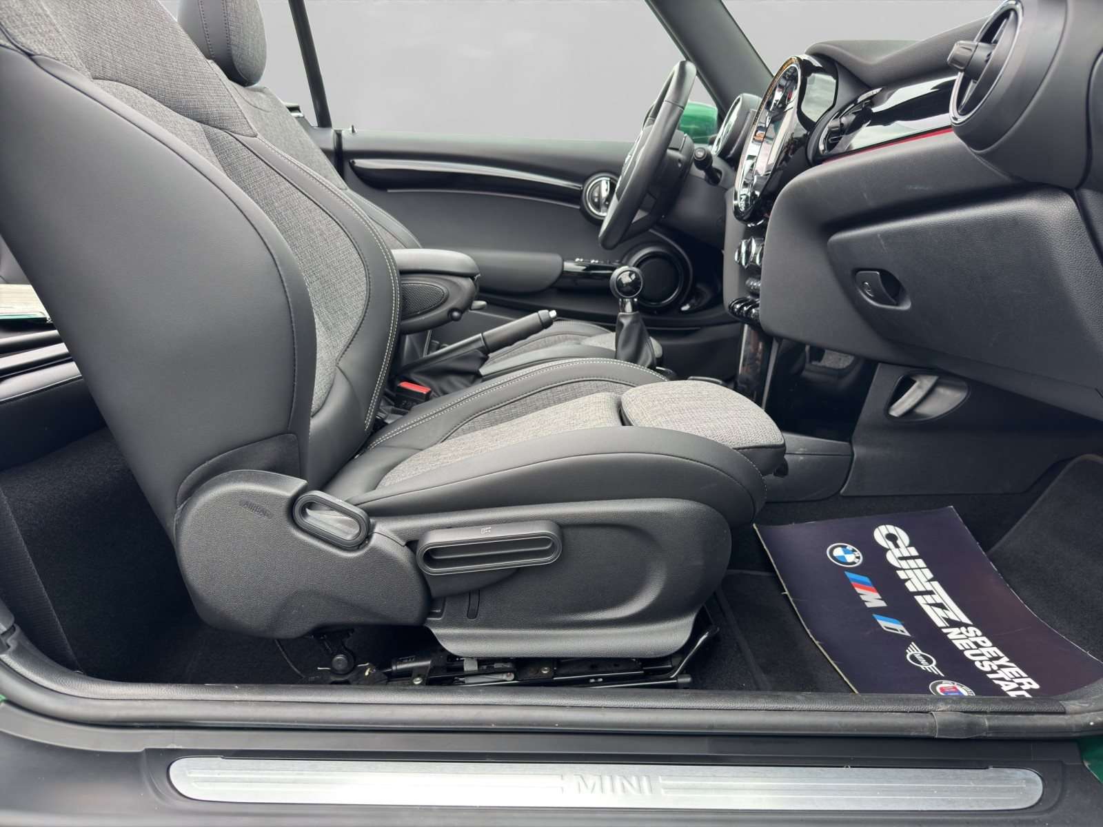 Fahrzeugbild eines MINI COOPER