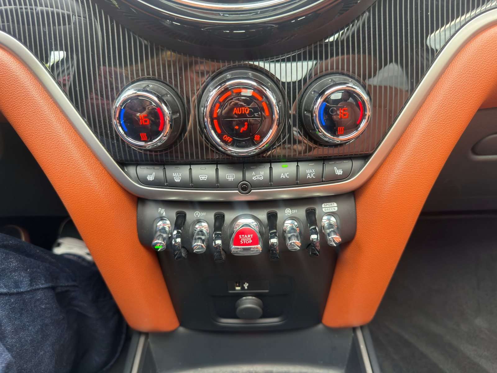 Fahrzeugbild eines MINI COOPER