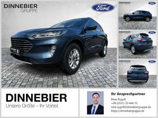 Schräge Frontansicht auf einen Ford Kuga , freigestellt