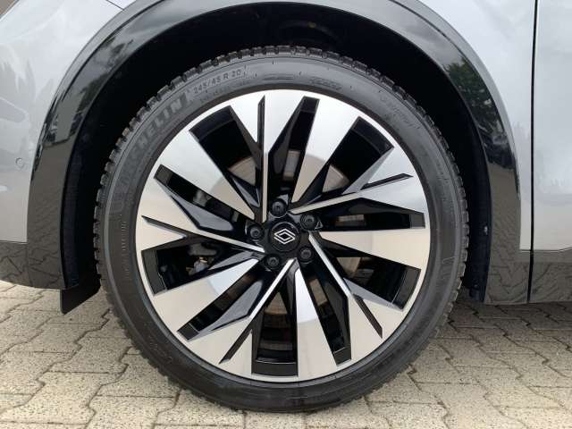 Fahrzeugbild eines Renault Rafale