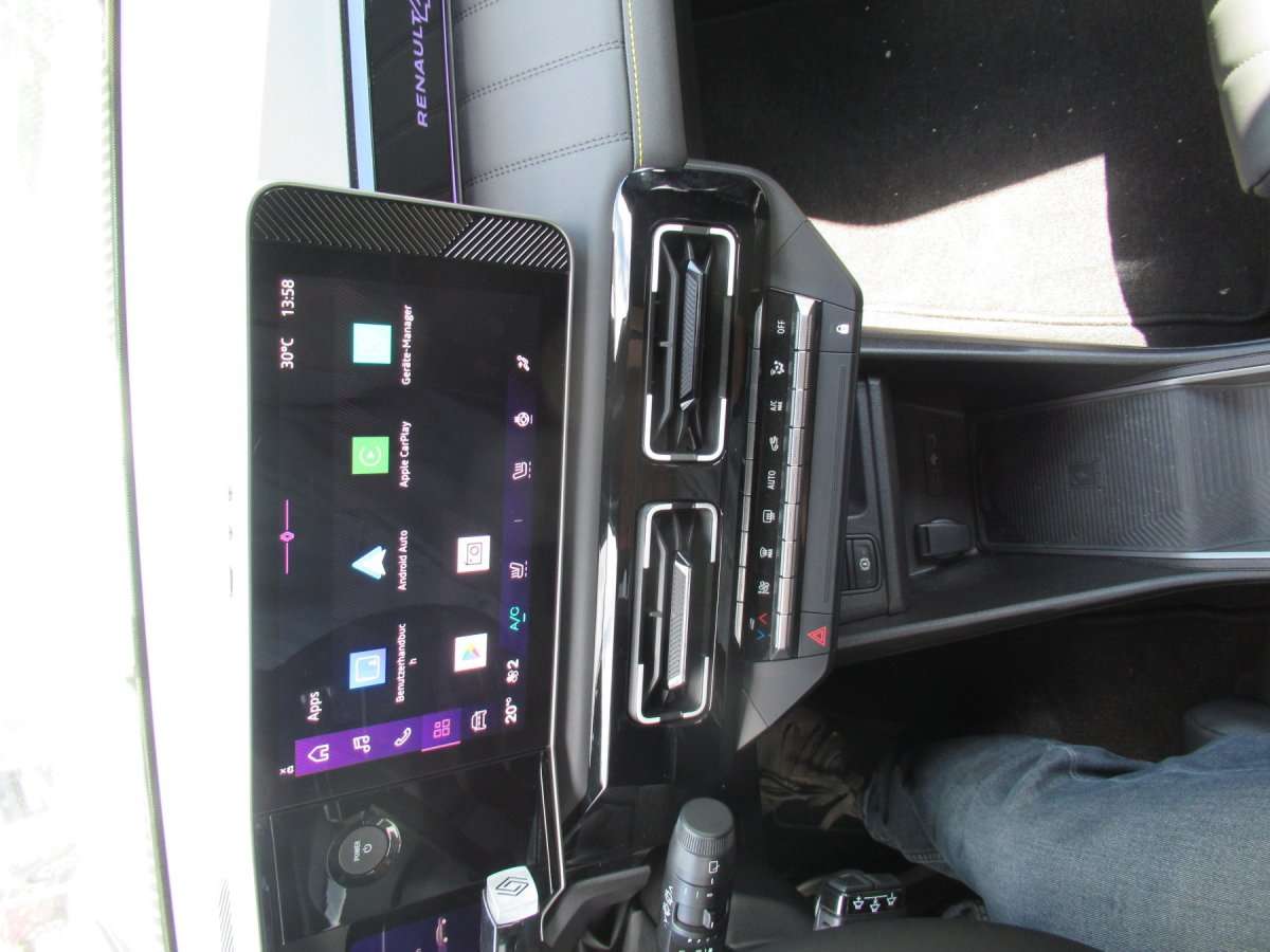 Fahrzeugbild eines Renault 4 E-TECH