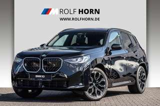 Schräge Frontansicht auf einen BMW X3 , freigestellt