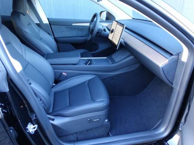 Fahrzeugbild eines TESLA Model Y