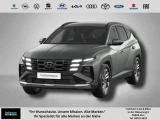 Schräge Frontansicht auf einen Hyundai Tucson , freigestellt