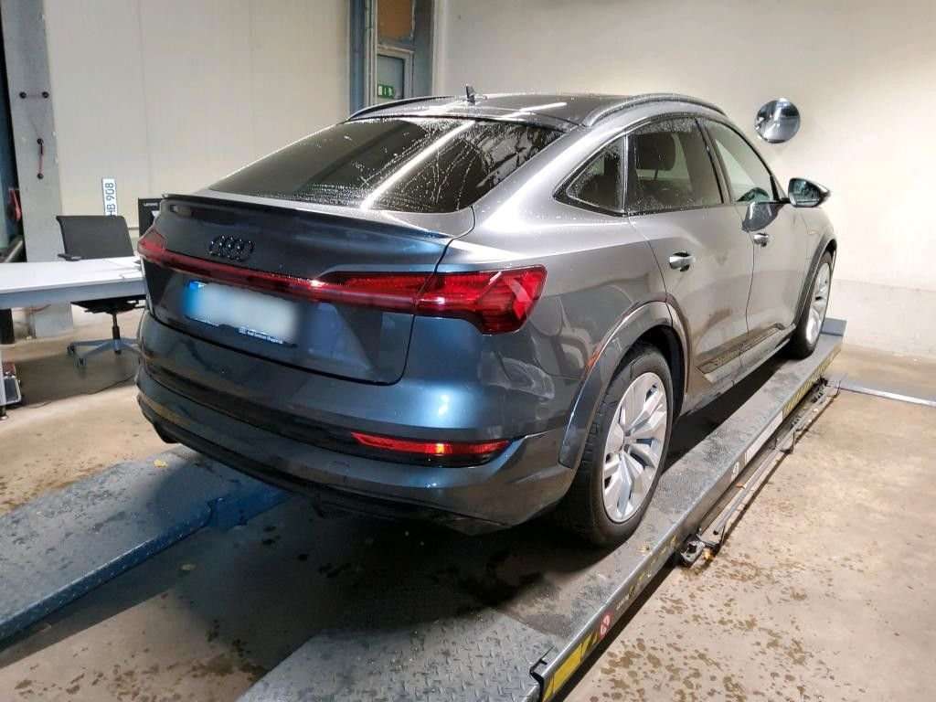 Fahrzeugbild eines Audi e-tron