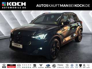 Schräge Frontansicht auf einen Volvo XC40 , freigestellt