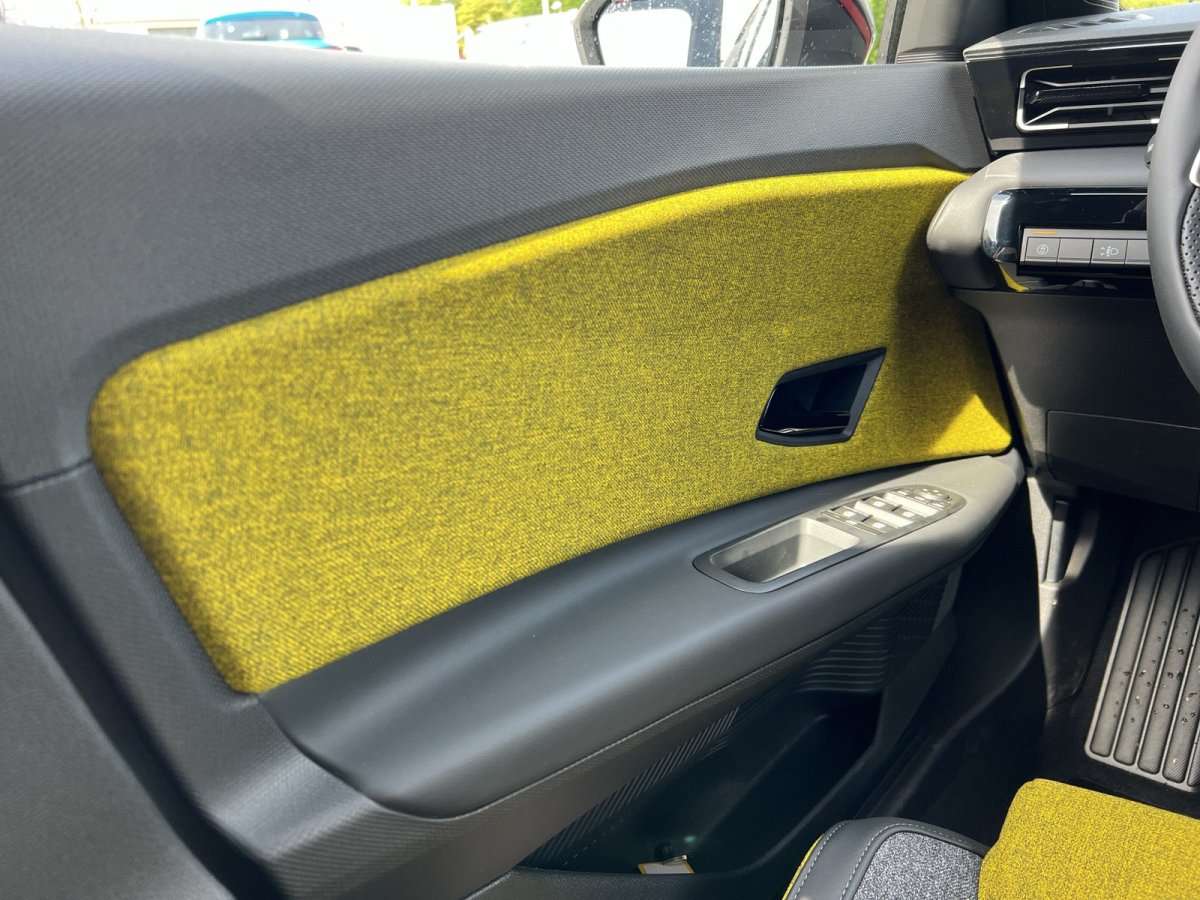 Fahrzeugbild eines Renault 5 E-TECH