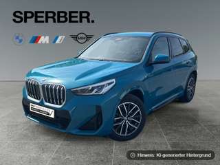 Schräge Frontansicht auf einen BMW X1 , freigestellt
