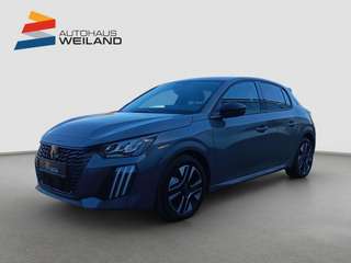 Schräge Frontansicht auf einen Peugeot 208 , freigestellt