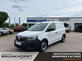 Schräge Frontansicht auf einen Renault Kangoo , freigestellt
