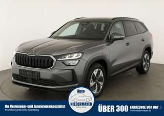 Schräge Frontansicht auf einen Skoda Kodiaq , freigestellt