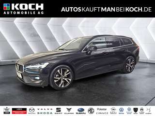 Schräge Frontansicht auf einen Volvo V60 , freigestellt