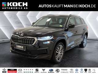 Schräge Frontansicht auf einen Skoda Kodiaq , freigestellt