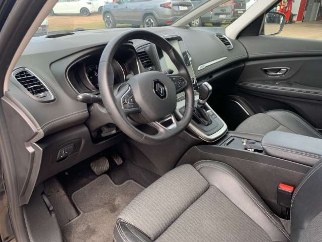 Fahrzeugbild eines Renault Grand Scénic