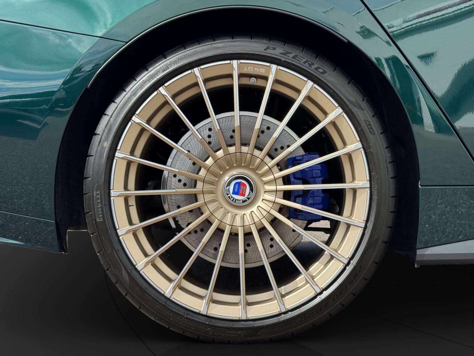 Fahrzeugbild eines Alpina B4