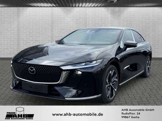 Schräge Frontansicht auf einen Mazda Mazda6 , freigestellt