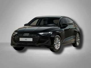Schräge Frontansicht auf einen Audi A3 , freigestellt