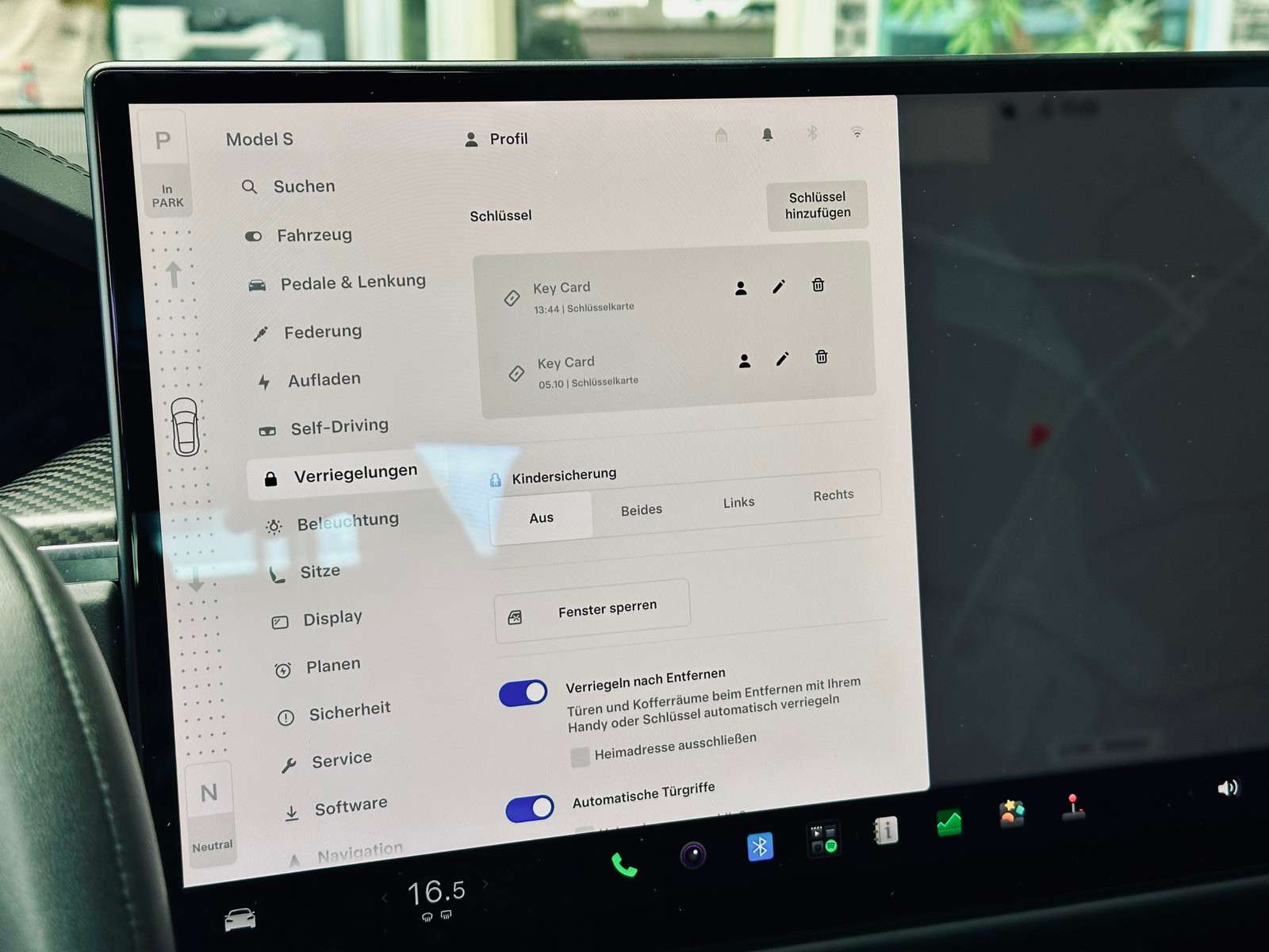 Fahrzeugbild eines TESLA Model S