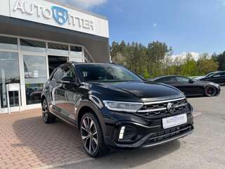 Schräge Frontansicht auf einen Volkswagen T-Roc , freigestellt