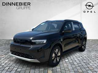 Schräge Frontansicht auf einen Opel Frontera , freigestellt