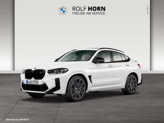Schräge Frontansicht auf einen BMW X4 , freigestellt