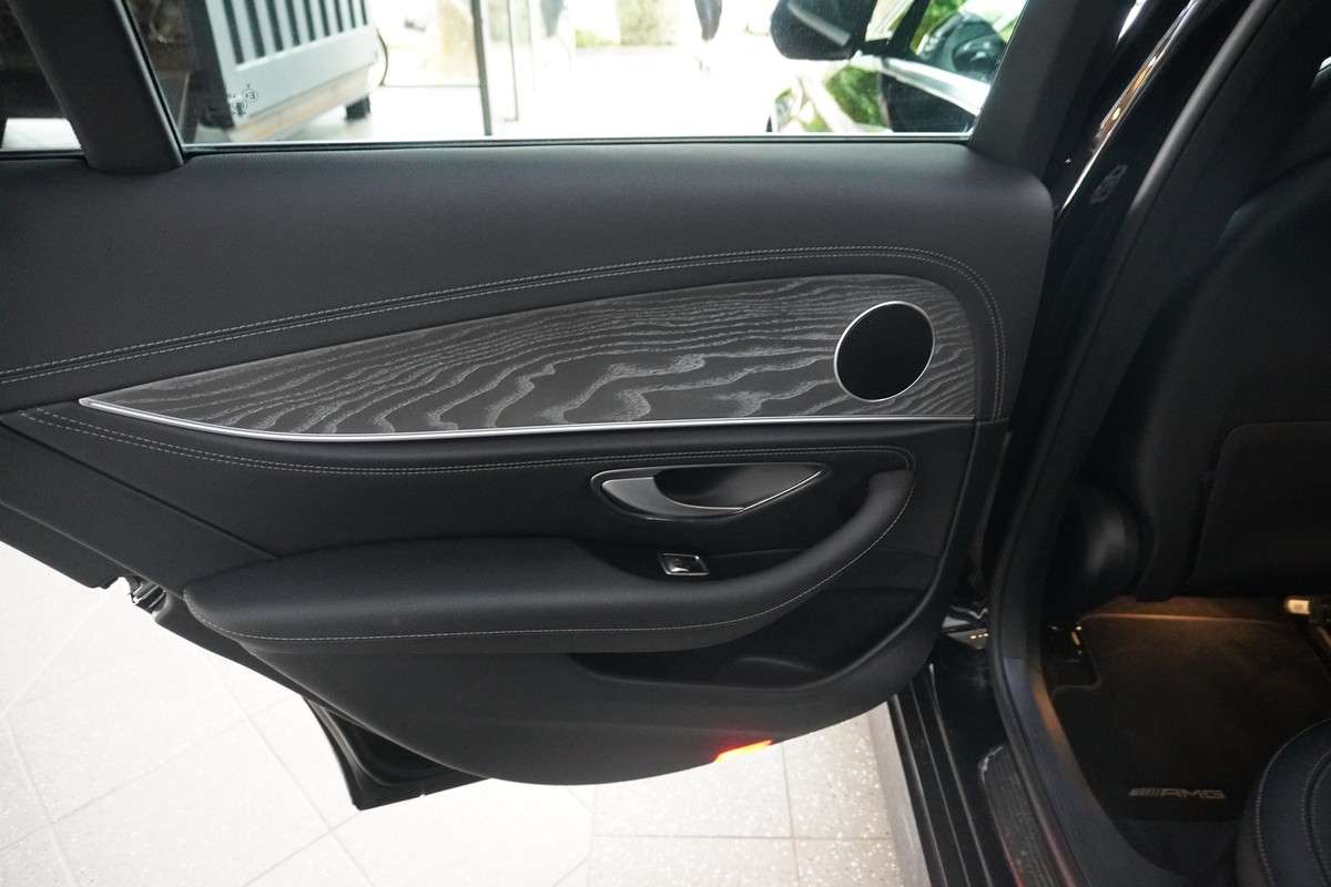 Fahrzeugbild eines Mercedes-Benz E-Klasse
