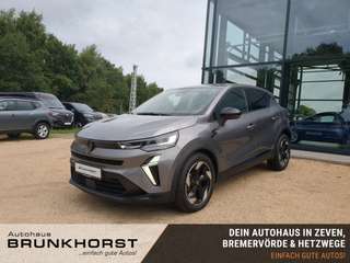 Schräge Frontansicht auf einen Renault Captur , freigestellt