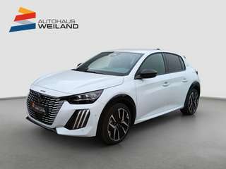 Schräge Frontansicht auf einen Peugeot 208 , freigestellt