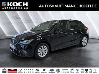 Schräge Frontansicht auf einen SEAT Ibiza , freigestellt