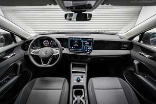 Schräge Frontansicht auf einen Volkswagen Tiguan , freigestellt