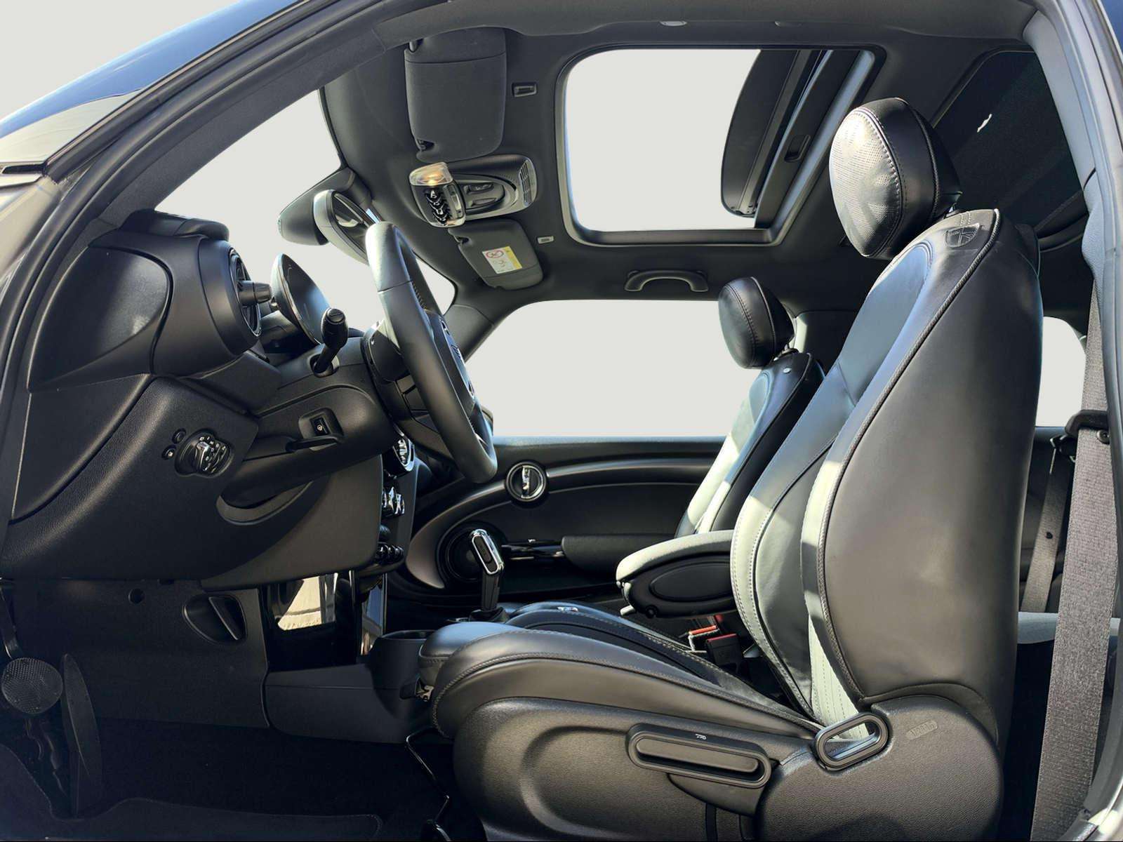 Fahrzeugbild eines MINI COOPER SE