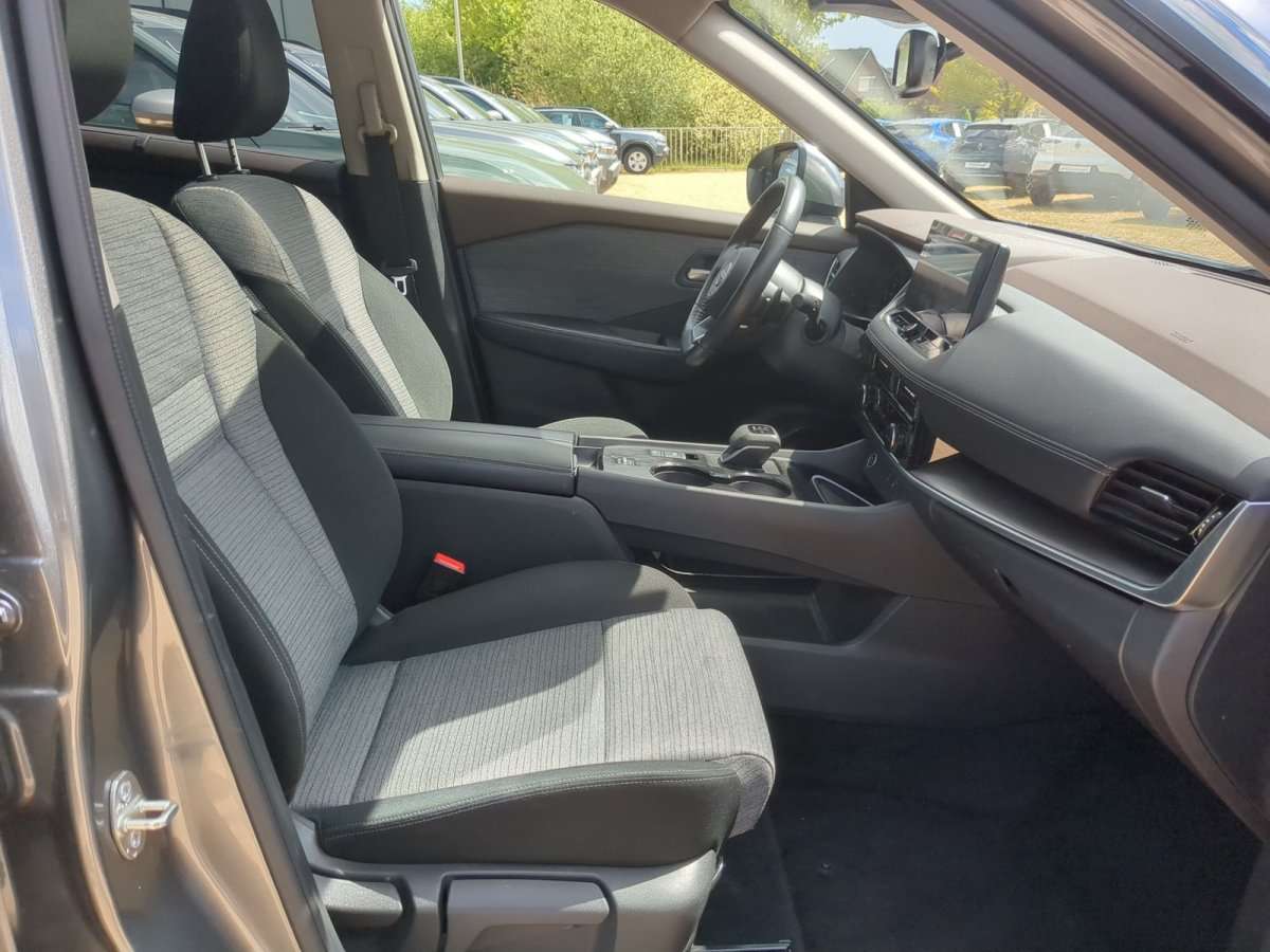 Fahrzeugbild eines Nissan X-TRAIL