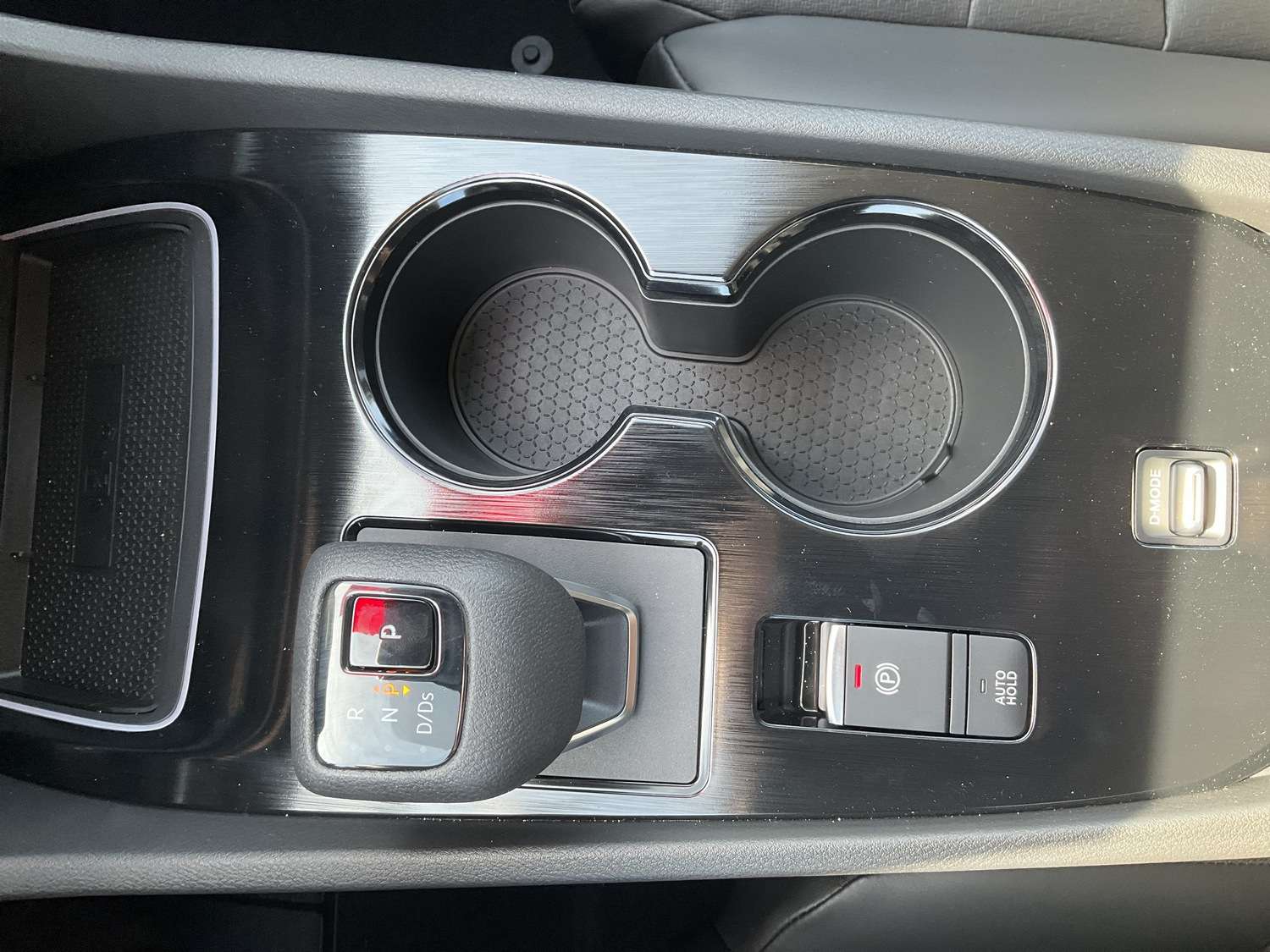 Fahrzeugbild eines Nissan X-TRAIL