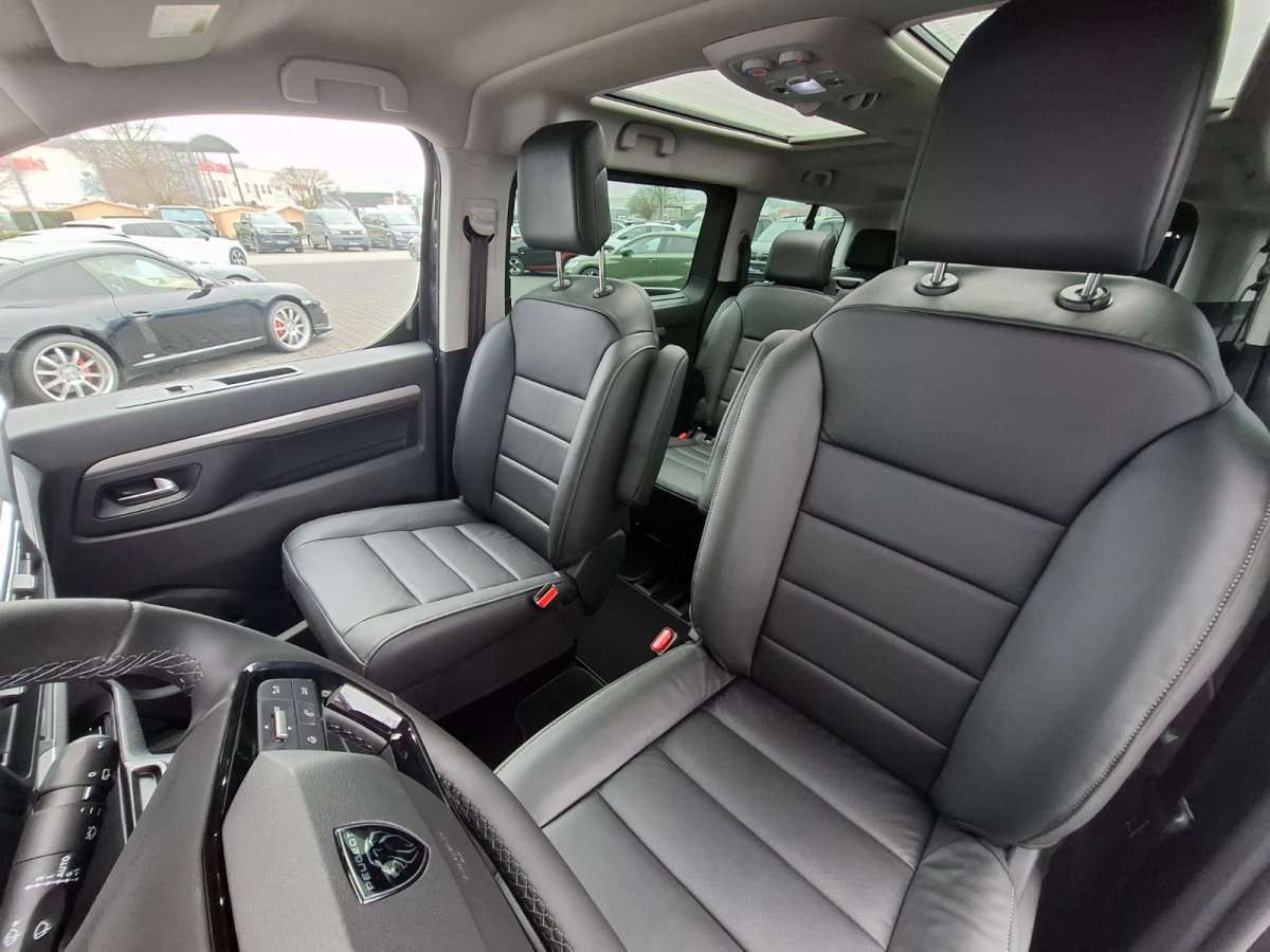 Fahrzeugbild eines Peugeot Traveller