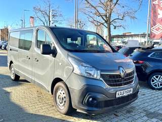 Schräge Frontansicht auf einen Renault Master , freigestellt