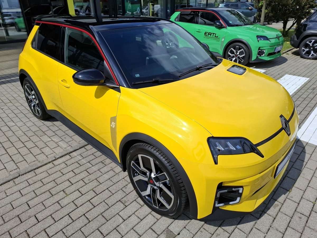 Fahrzeugbild eines Renault 5 E-TECH