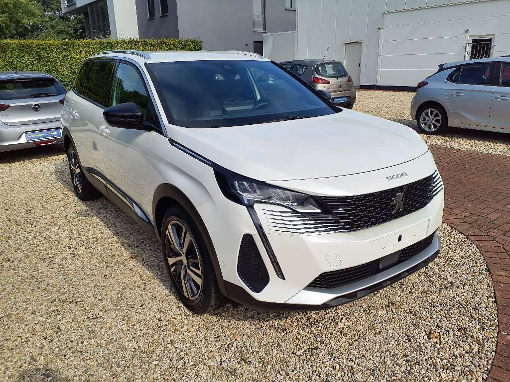 Fahrzeugbild eines Peugeot 5008