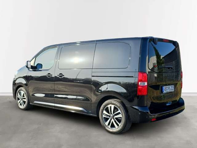 Fahrzeugbild eines Peugeot Traveller