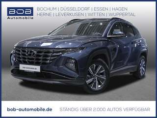 Schräge Frontansicht auf einen Hyundai Tucson , freigestellt